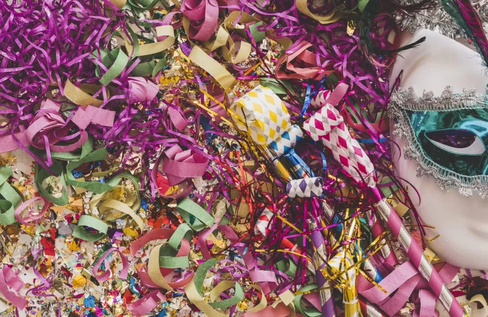 bright-confetti-serpentine-with-mask-scaled-r1zec0qja2lox8rw5ukryim3puydqqslfx1qn6dco4