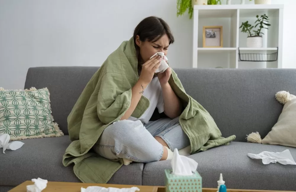 full-shot-woman-suffering-from-allergy-scaled-r2zouasswezh42uy06be32w9cmz7homgdzjmea6btw